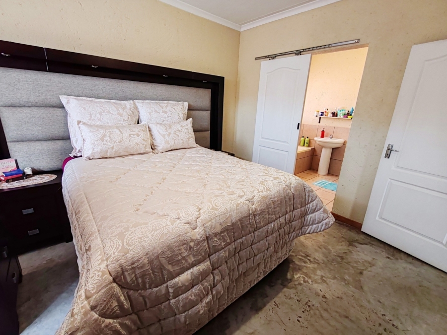 2 Bedroom Property for Sale in Potchefstroom North West